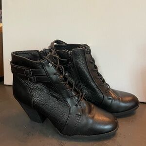 Daisy Fuentes Black Leather boots shoes size 10 women’s